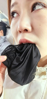 老婆为什么上班，当然是为了在班车上趁别人不注意叼着自己带白带的内裤当狗咯2