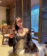 吊带睡裙也适合聚餐，唯独缺点就是太随意