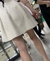 地铁抄底烧比少妇