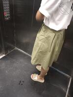 偷拍老师 射老师的鞋子 看着她穿着上课  爽死0