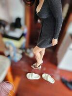 3 巨乳老姐一夜未归，回来后丝袜没了？我潜入老姐屋内射在她内裤上2