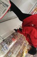 街拍 瑜伽裤白袜 紧身微喇牛仔裤 大饱眼福2