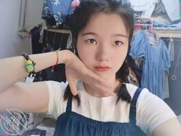 图书馆偷拍女同学，骚货把鞋都脱了，好想找个时间把她干了