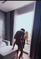 长腿颜值小太妹趴在酒店落地窗前被无套猛操