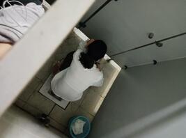 最新骚逼，三个绝对嫩，好想舔1