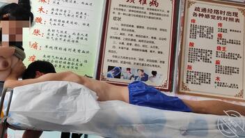 【原创视频】中途有人来了，和理疗店老板做爱被打断了