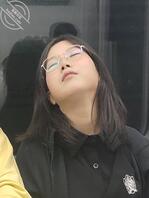 昆明地铁偷拍眼镜反差女大学生，说说怎么玩最爽2