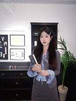 大四学姐特别爱穿丝袜吐舌头 想搞她1