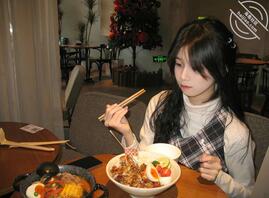 我就是想把我姐的照片都发给你看0