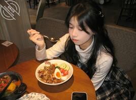 我就是想把我姐的照片都发给你看1