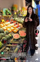 鄄城果食荟老板娘,背着老公跟炮友操逼约炮,上门送货被多人干翻,性爱视频全网首曝！2