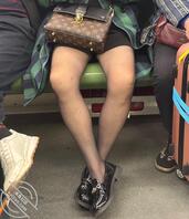 地铁上的骚逼熟女2