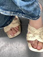戴眼镜的女人