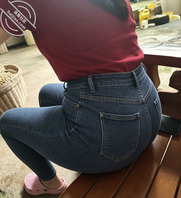  偷拍紧身牛仔裤 亲妈骚妈熟女1