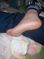 母猪妹妹的小骚脚 审核大人已成年，已成年 穿的是之前的校服，当运动装穿的2