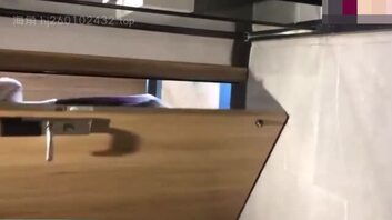 女朋友苗条身材，腰细屁股大，外出打工前必须好好干几次