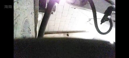 偷拍老妈上厕所，居然不关门