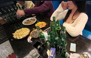 [原创]朋友聚会，玩淫乱脱衣服游戏，两女共待一夫，被操上瘾姐妹玩起碟罗汉