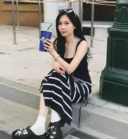 极品风骚人妻美容师Evonne Chung私密视频泄密。白天精致温柔，夜晚沉沦放荡。画面真实，展现熟女媚态与强烈反差。1