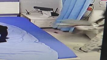 偷拍姐姐脱衣服