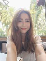 老妈手机里的秘密，这哪里还像一名老师，分明就是一条欠操的骚母狗。0