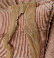 贱逼骚妈妈把用过的开档丝袜藏到垃圾桶里2