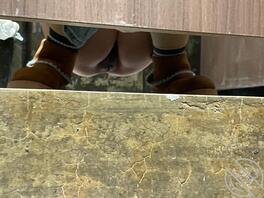 光线有点暗，主要是人太多了，拍摄时间不能太长，所以无法曝光，长得也就那样0