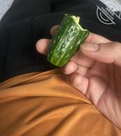 原创,女儿黄瓜自慰,被爸爸打断了,插入小穴的黄瓜被爸爸当面吃了0
