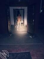 就喜欢把逼露出来---小姐姐夜晚楼梯间全裸露出！