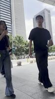 牛仔裤快包裹不住美女的销魂极品大肥臀 真想狠狠顶上去射上去涂满大屁股