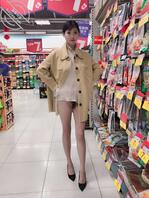 就喜欢把逼露出来---经典樱玉花子超市购物不穿内裤露出2