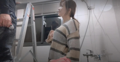 美少妇疯狂勾引水电工师傅被我挑逗诱惑肉棒直插白虎小穴