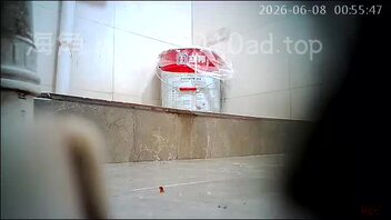 偷拍美女上厕所