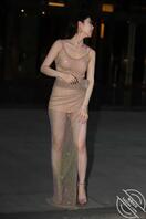 妹子把脸摆正，让我拍几张，不然交不了差