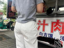 街拍一个大屁股少妇买肉夹馍。。。2