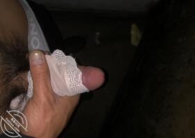 原创偷拿邻居的骚内裤打飞机1