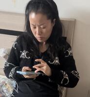 绿母，我的油脸熟女骚妈，臭脚把袜子都穿破了1