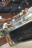 超市里抄底性感超短裙高跟少妇0