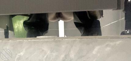 喜欢厕所偷拍身边人的交流一下1