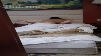 终于突破，第一给老婆约单干爽了居然让无套，心酸！