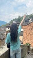 跟骚老婆出去玩拍的私房照1