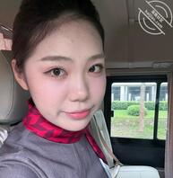 意淫骚逼女同学 求大佬语言羞辱，把精液打在她脸上，我可以发给她看0