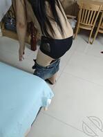 装了针孔摄像头拍到老妈脱衣服，准备去洗澡0