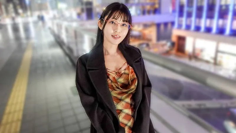 这位消极系眼镜妹太性感了！这位总说自己不受欢迎的认真女孩，在敏感乳头被执着挑逗下，用动漫般的声音不断高潮！起初连接吻都有些害羞，但随着快感逐渐加深，她变得越来越性感，彻底变了样！最后甚至主动伸出舌头索求，性感至极地高潮了！"首次拍摄"网上应聘AV&rarr;AV体验拍摄 2544