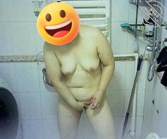 冒死偷拍老妈洗澡2