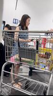 抄底高颜值白嫩美女的白色窄内 真想摁在推车上拨开内裤后入爆艹1