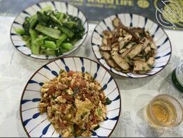 给大家分享骚妈居家照片顺便说一下骚妈在家出轨的经历0