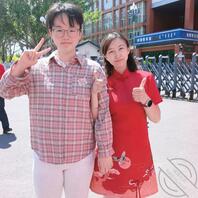 锡林浩特二中的集合了。来看看是不是你的英语老师2