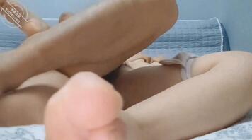 面对老妈流满爱液的阴道差点没抬起头，已被老妈真实，彻底被榨干0