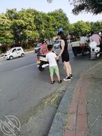 早上遇见的一位宝妈，极品美腿